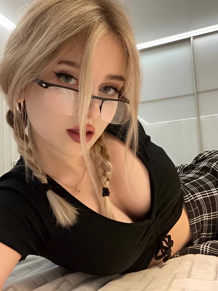 Зоя привлекальеная девушка из Богучара цена от 1500 руб