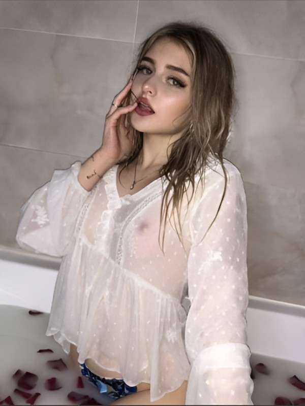 Ида привлекательная девушка из Богучара цена от 3000 руб